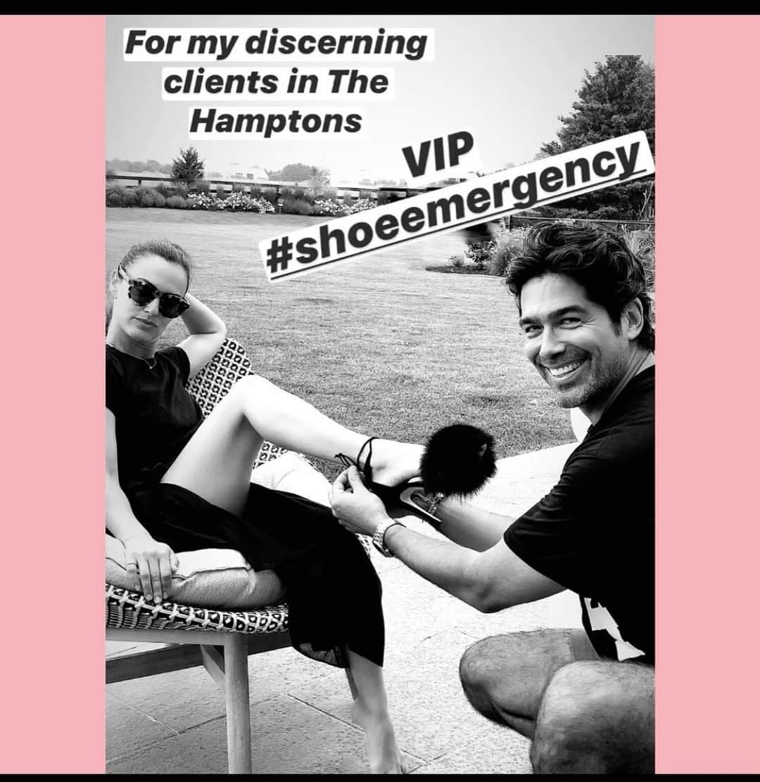 のインスタグラム：「I totally understand when you have a #shoeemergency  Nothing like 5 ⭐️ treatment !!! Shoes brought to your door.  #shoeemergency #cinderellamoment #sickshoes #concierge #summer #hamptons」
