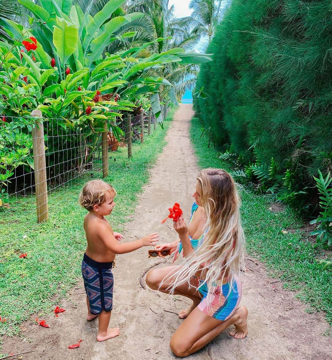 アラナ・ブランチャードのインスタグラム：「Flowers from my prince 🤴 ❤️」