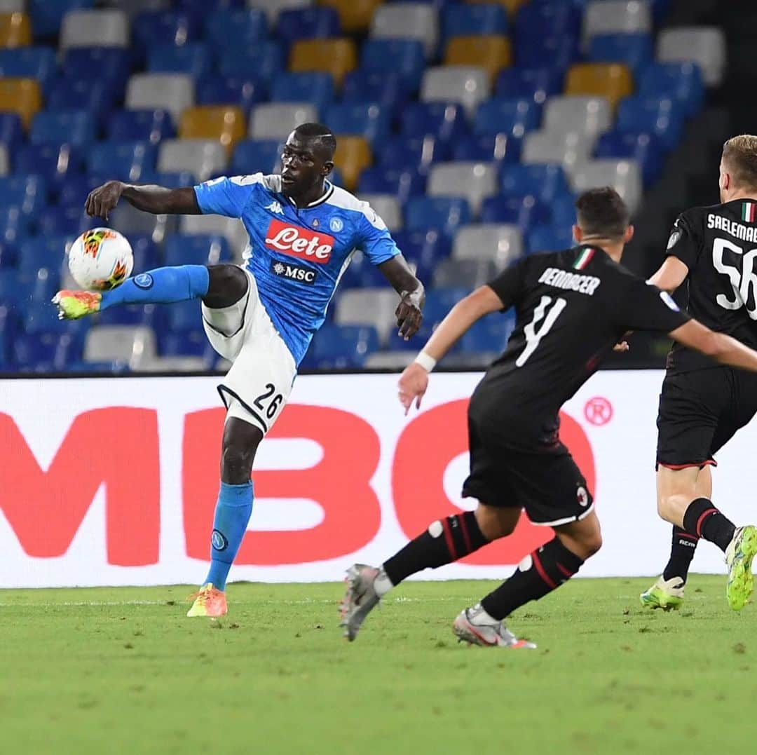 カリドゥ・クリバリさんのインスタグラム写真 - (カリドゥ・クリバリInstagram)「#NapoliMilan 2-2 #SerieA ⚽️ #KK #blacklivesmatter 💪🏿 #ForzaNapoliSempre 💙」7月13日 7時45分 - kkoulibaly26