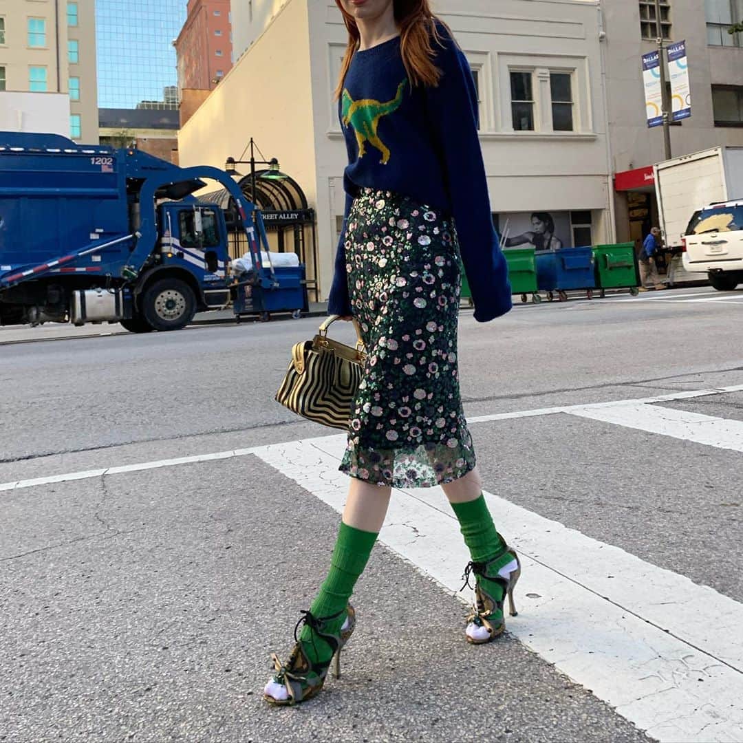 ジェーン・アルドリッジのインスタグラム：「An outfit from last year, I miss when my shoes had places to go and people to see 🙃」