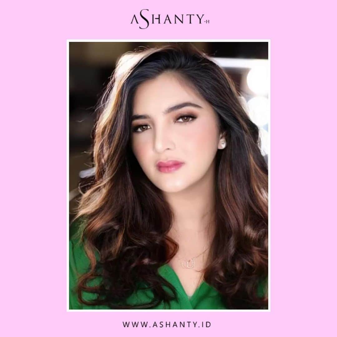 ASHANTY BEAUTY CREAM OFFICIALのインスタグラム：「“Healthy skin is crucial for providing the right canvas for applying make up, to enhance natural beauty and create natural healthy looking skin” -Caroline Frazer-  Rawatlah kulit wajahmu dengan menggunakan skincare yang tepat, Ashanty Beauty Cream merupakan cream perawatan wajah yang mampu merawat dan menutrisi kulit wajah dengan baik, aman digunakan dan memberikan hasil yang maksimal ❤️  _____________________________ Informasi dan pemesanan  Ashanty Beauty Cream Chat Via WA : WA: 081287388885 WA: 081293823950 WA: 087778489900 WA: 085781140354 ⚡️ Fast Respons Click Link On Bio Instagram @ashantyid ❣️ ______________________________ #ashantybeautycream #creamashanty #skincareashanty #skincare #skincareartis #skincarelokal #creamwajah #creamperawatanwajah #obatjerawat #jerawat #kosmetik #krimwajah #creamwajah #whiteningcream #ashantyid #ashanty #ahha #kepastian #aurelhermansyah」