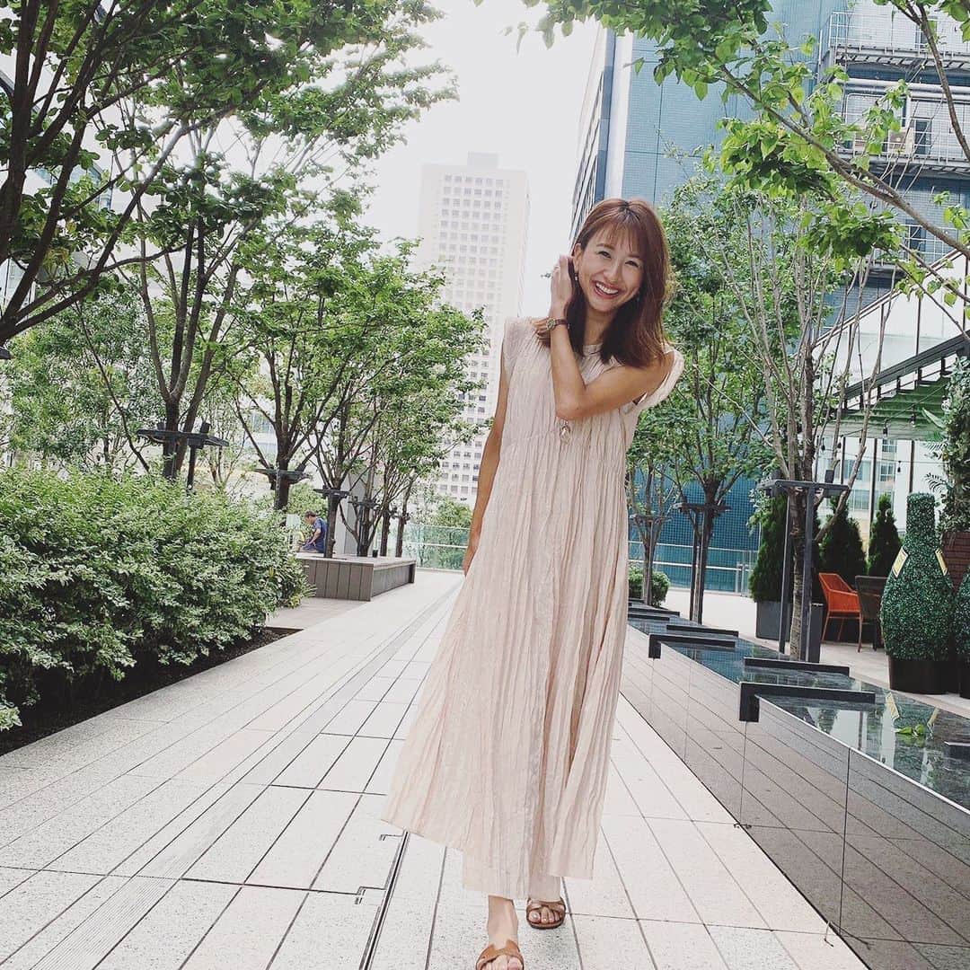 澤田南のインスタグラム：「お久しぶりの投稿過ぎて なにを書いたらいいやら🙈💭 今日からまたマイペースに更新してゆきます♥️ . もうすぐそこに夏の気配。 早く梅雨が明けてほしいな☔️ . #snidel #birthdaybash #hermes #fashion #lunch  #rainyseason #summer」