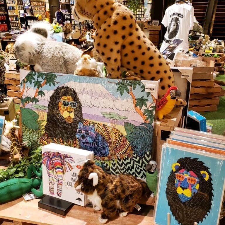 MULGAさんのインスタグラム写真 - (MULGAInstagram)「There's a couple of Mulga pop up shops in Japan at the moment, this one's at @edion_tsutaya_electrics in Hiroshima. Loving the jungley animal vibes in this shop.⁣ ⁣ Check out @mulgatheartistasia for infos about the other popups.⁣ ⁣ #mulgatheartist #mulgatheartistasia」7月13日 17時38分 - mulgatheartist