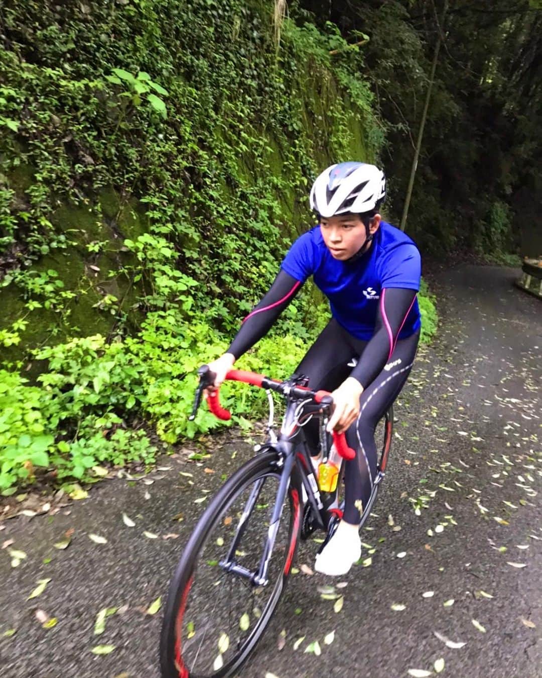 のインスタグラム：「*ロードバイクで山トレ🚴‍♀️⛰💨 . もうヘトヘト…🥵 . . . #ロードバイク #ロードバイク女子 #自転車  #自転車女子 #アスリート #女子アスリート #トレーニング #トレーニング女子 #トレーニングウェア  #デサント #athlete #canoe #slalom  #training #roadbike  #mountain #nature #love」