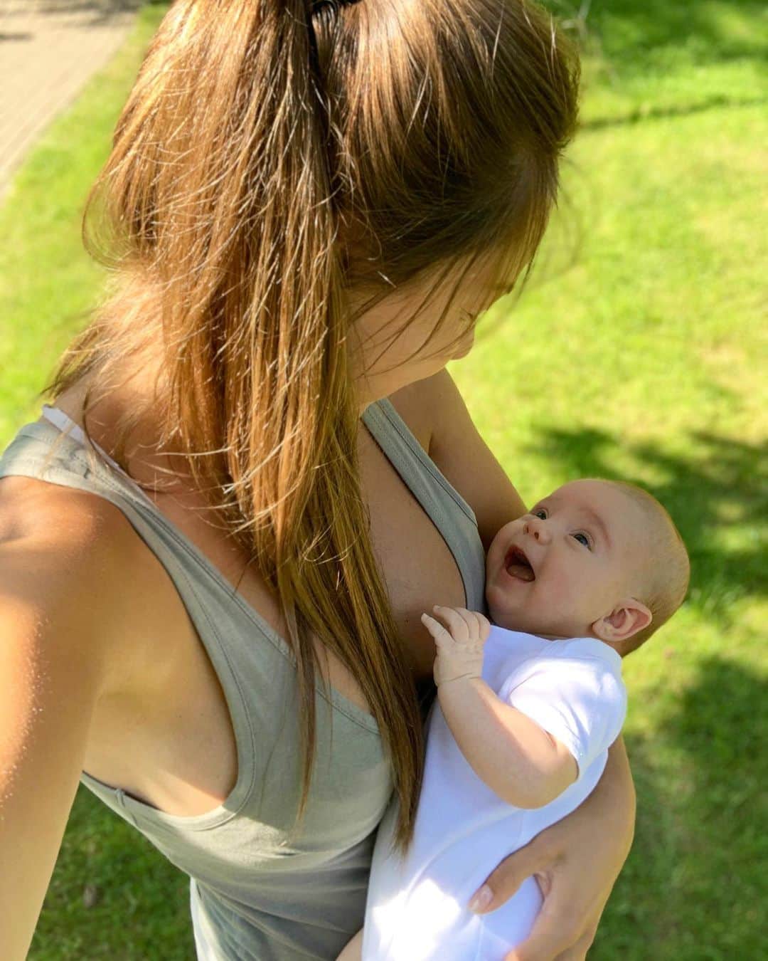 エレーナ・グレボワのインスタグラム：「Мы с Улыбайкой желаем всем солнечной ☀️ недели 💕🧚🏻」