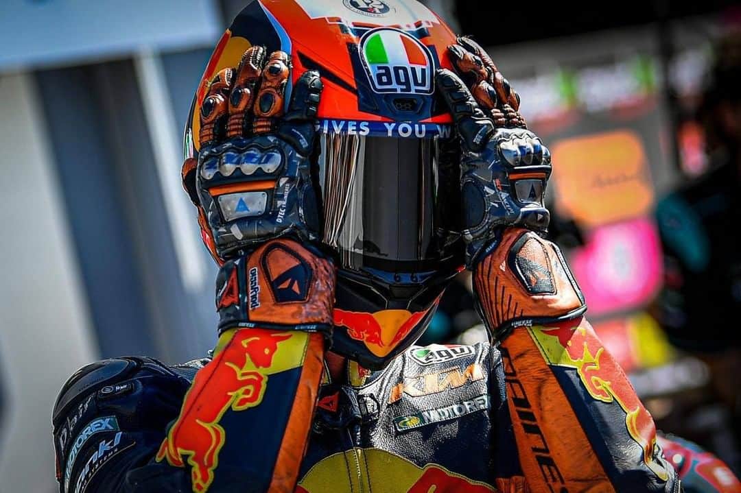 MotoGPさんのインスタグラム写真 - (MotoGPInstagram)「Sweet memories 🍊 @polespargaro will leave KTM at the end of the 2020 season, but the good moments and the goals achieved together will always stay! #SwipeLeft ⬅️ to enjoy some of the best pics of Pol with the orange family! 🤩 #PE44 #MotoGP #Motorcycle #Racing #Motorsport」7月13日 18時30分 - motogp
