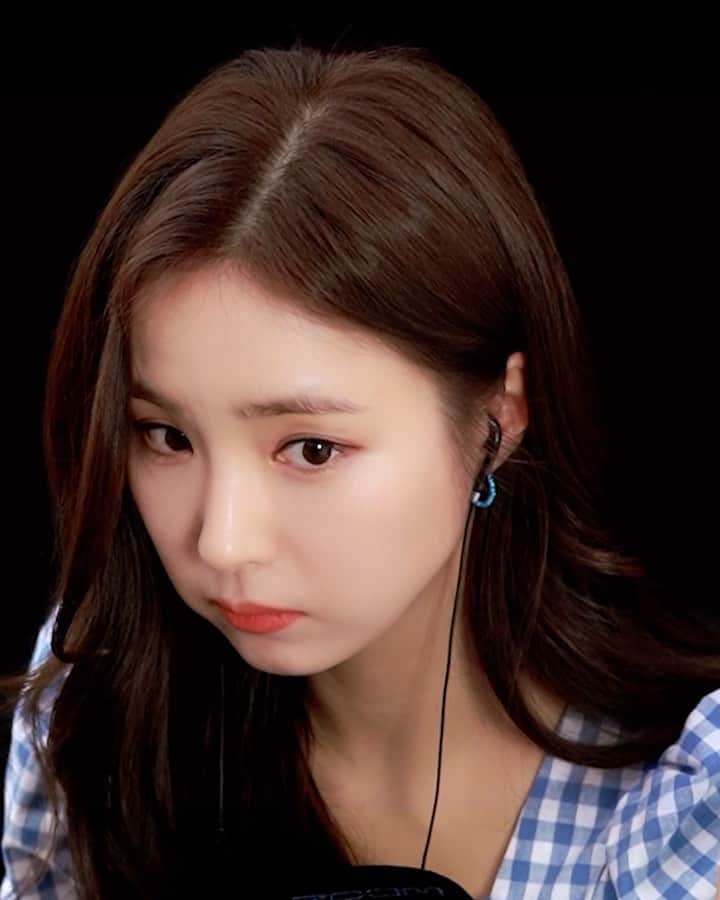 シン・セギョンのインスタグラム：「드디어 asmr 컨텐츠가👏👏👏 @namooactors 의 프로필 링크를 확인하세요❣️」
