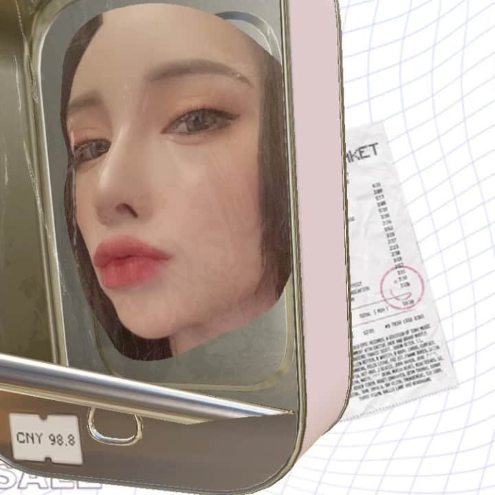 のインスタグラム：「これって何表現したいフィルターなの🧐❓❓ お弁当箱❓❓❓ キャンディの缶らしいわ。(答えすぐやん) #北九州は雨 #肌寒いから買い物したいんだけど #コレット行けばいいのかな #小倉のみんなどこで服買ってるの？」