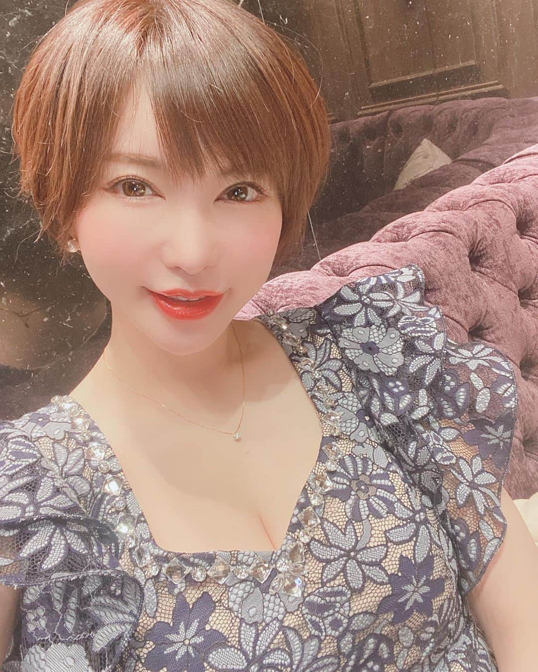 里美ゆりあのインスタグラム：「おはよん🌸」