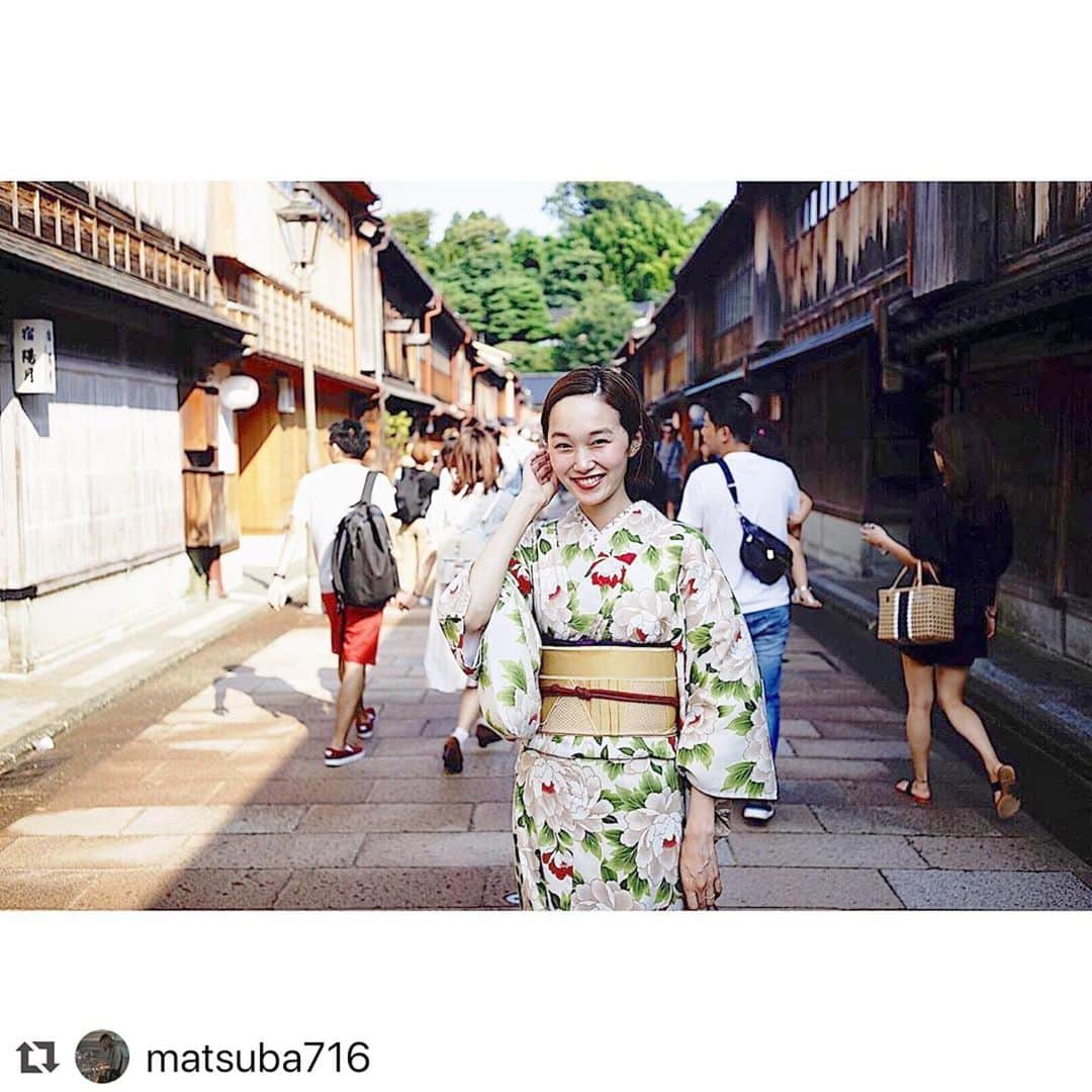 金沢着物レンタルshop心結〜kokoyui〜のインスタグラム：「素敵なお写真ありがとうございます😊❣️ . シェアさせて頂きます😃💕 . ⚫︎金沢駅前 着物レンタル心結(ここゆい)  ⚫︎営業時間 : 9:00〜18:00 ⚫︎address : 金沢市本町1-3-39 ⚫︎tell : 076-221-7799 ⚫︎金沢駅から徒歩5分  ⚫︎コインパーキング補助あり  心結の着物一覧▶@kokoyui_kimono 振袖や袴はこちら▶@kokoyui_furisode 七五三やお子さんの着物はこちら▶@kokoyui753 . #撮影 #兼六園 #東茶屋街 #21世紀美術館」