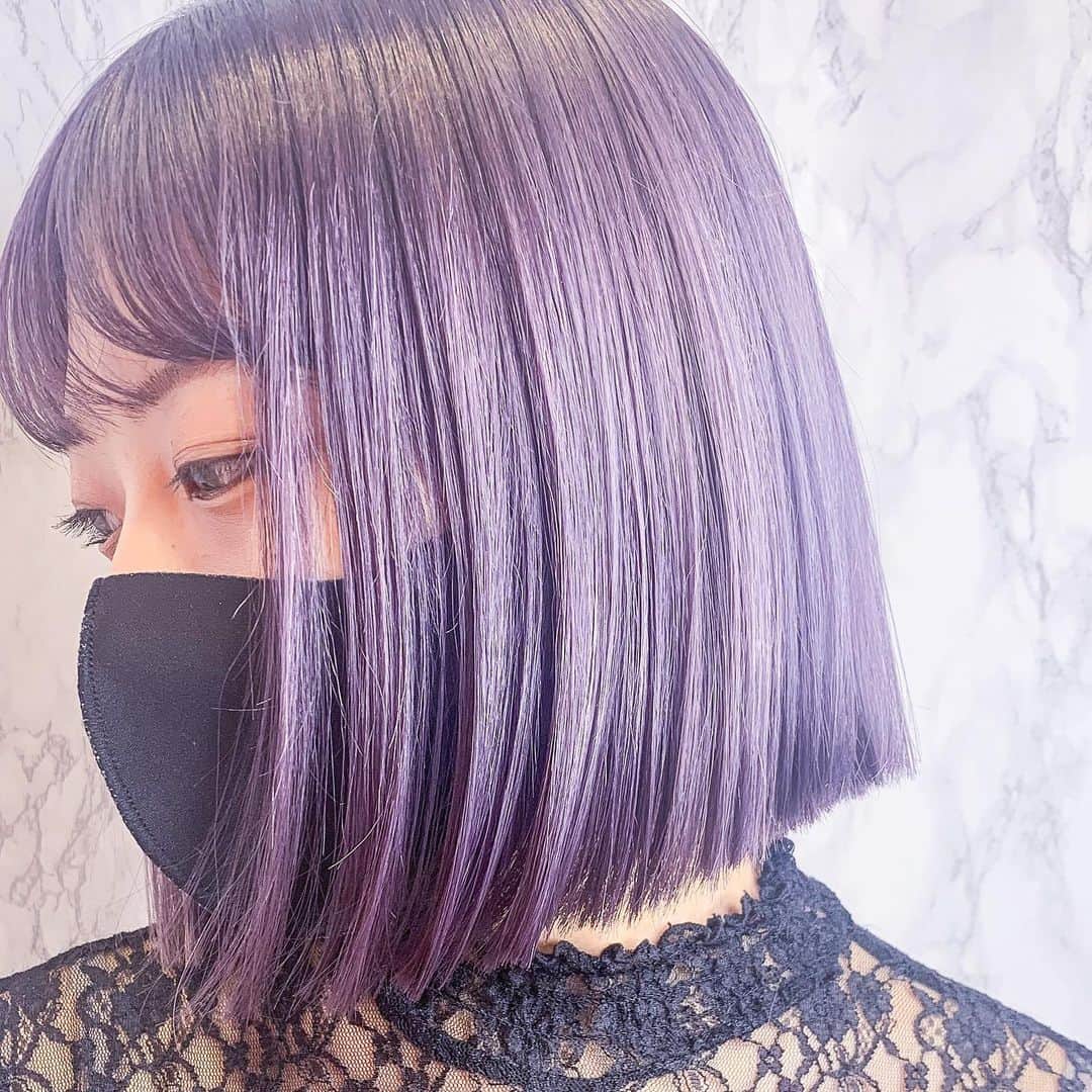 原涼香のインスタグラム：「『 𝐆𝐥𝐨𝐬𝐬 𝐩𝐮𝐫𝐩𝐥𝐞 』× タッセルボブ 🦋 ㅤㅤㅤㅤㅤ ケアブリーチとプレミアムカラー必須❤︎」