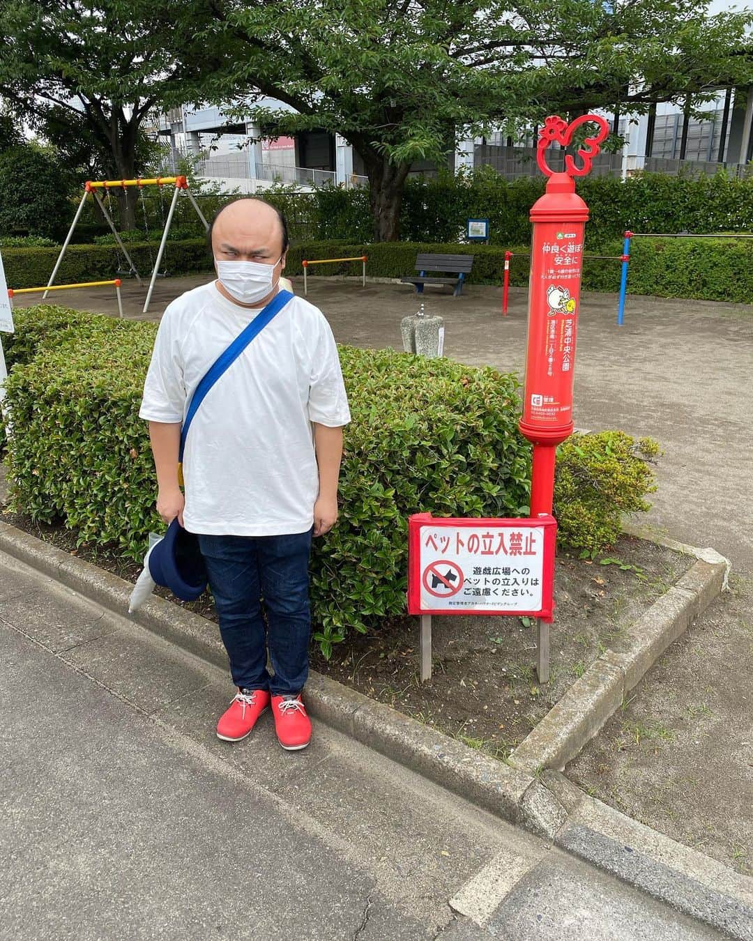 クロちゃんさんのインスタグラム写真 - (クロちゃんInstagram)「菊地がいた！ 路上にいた！ 何してるのかと思ったら、立ち入り禁止で入れないって。 どういうことー！？ 菊地は、ペットじゃないから入っていいしんよー！！」7月13日 11時14分 - kurochandesuwawa