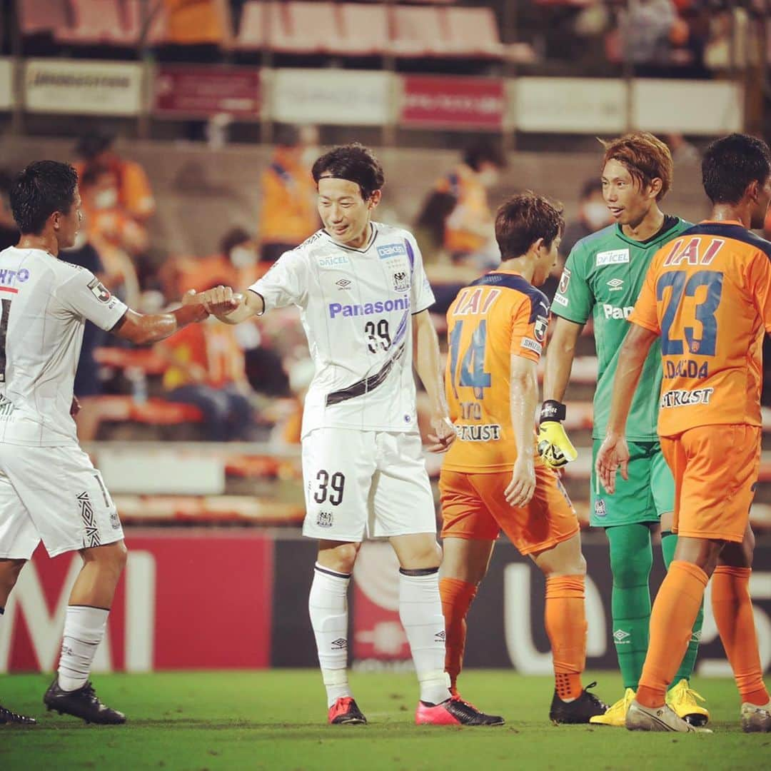 渡邉千真さんのインスタグラム写真 - (渡邉千真Instagram)「＋3 . 次も勝つぞー💪 . #gambaosaka  #渡邉千真」7月13日 11時28分 - kazumawatanabe_official