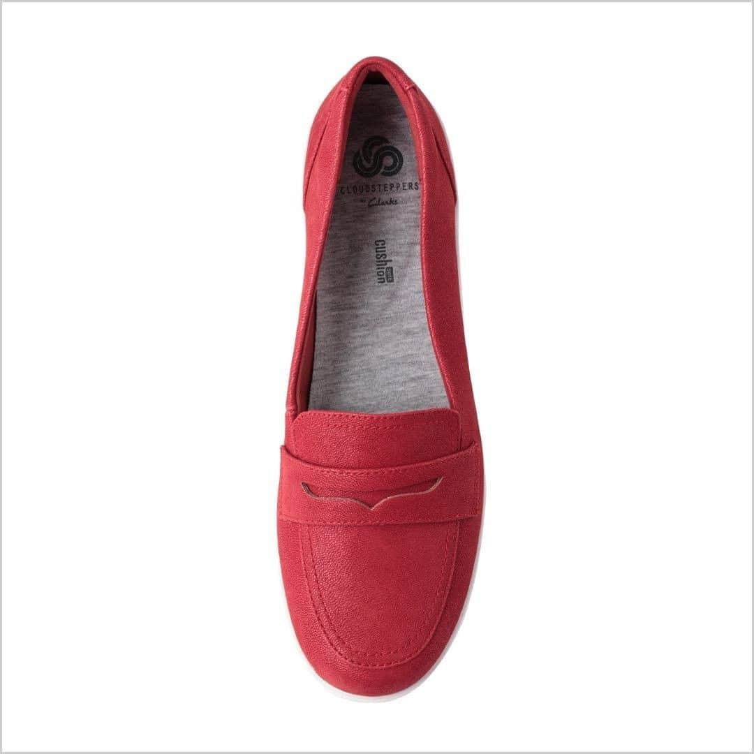 MILLEPORTEさんのインスタグラム写真 - (MILLEPORTEInstagram)「海に似合うシューズたち ミレポルテで販売中【Clarks】7/14（火）23:59まで！  厚底でも心地よいクッション性が魅力のサンダルと、トレンドに左右されないボートシューズ。夏の海辺にマッチする鮮やかな色を選んで。 ・ ・ Women Step Cali Palm ウェッジソールサンダル Navy Textile Knit Women Ayla Form ボートシューズ Blue Grey Synthetic Nubuck Women Ayla Form ボートシューズ Red Synthetic Nubuck Women Step Cali Cove バックストラップサンダル Aqua Textile Knit  ____ #ミレポルテ #MILLEPORTE #ショッピング #サンダル  #ボートシューズ #西海岸 #デッキシューズ #ビーチ  #夏 #海を感じる  #靴  #西海岸スタイル #海  #beach #厚底サンダル  #カジュアル #海に似合う  #歩きやすい #旅行」7月13日 12時00分 - milleporte_official