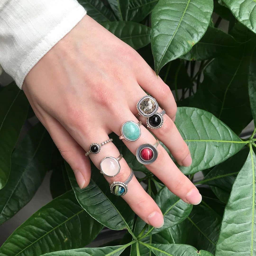 BOX CHARM Industryのインスタグラム：「SV925リングも今なら20%offです💍  . 大ぶりのストーンがとっても可愛い🤍🤍 残り1点の商品もあるのでお早めに！！ . .  #boxcharmindustry #boxcharm #handmade #accessory #handmadeaccessory #summer #summersale  #ring #slv #stone #ボックスチャームインダストリー #ボックスチャーム #ハンドメイド #アクセサリー #ハンドメイドアクセサリー #silver925 #starringsilver #スターリングシルバー #シルバーリング #シルバーアクセサリー #シルバーアクセ #20パーセントオフ #サマーセール #セール #セール品」