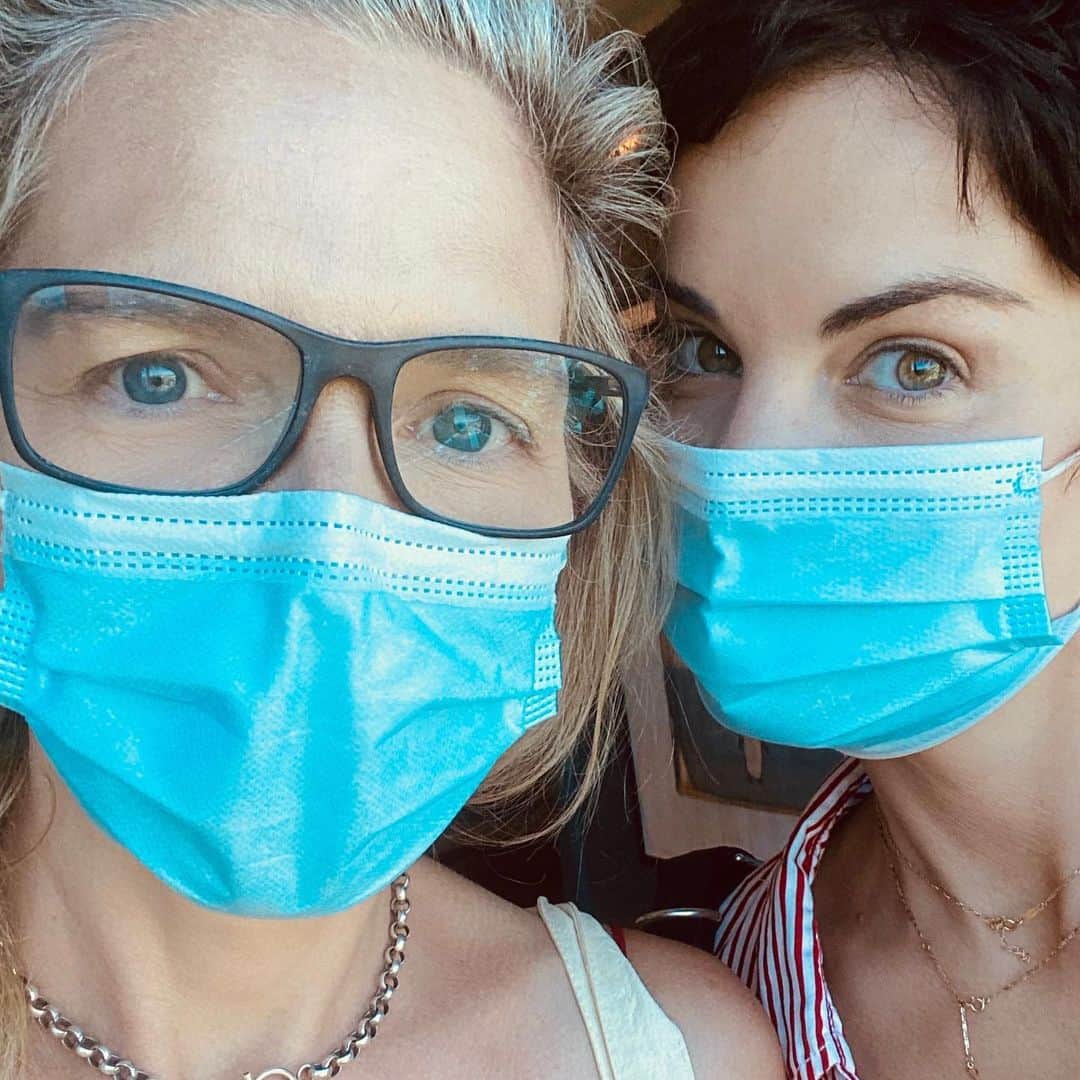 ジェイミー・アレクサンダーのインスタグラム：「#wearadamnmask 💋」