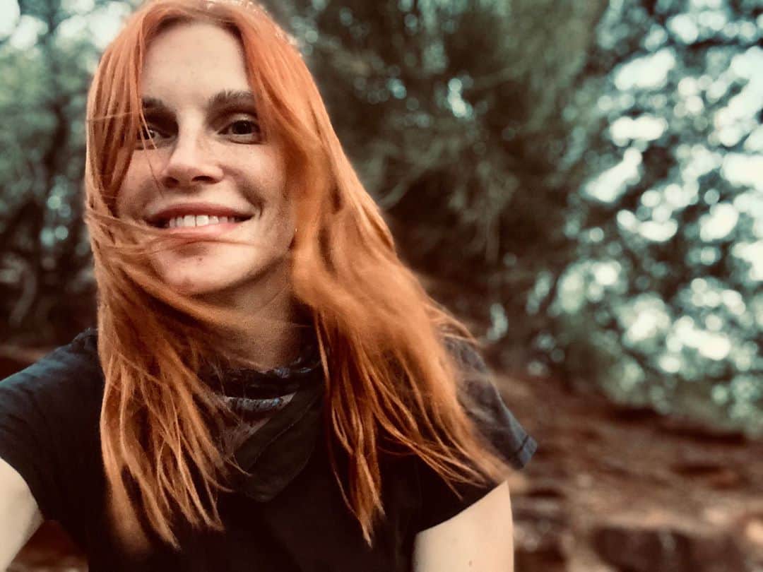 フィービー・ダールのインスタグラム：「Nothing makes me feel more free and alive than exploring the world and nature - with no schedule, or agenda. The magic happens when we step out of our comfort zones. Life is so short, make it count.」