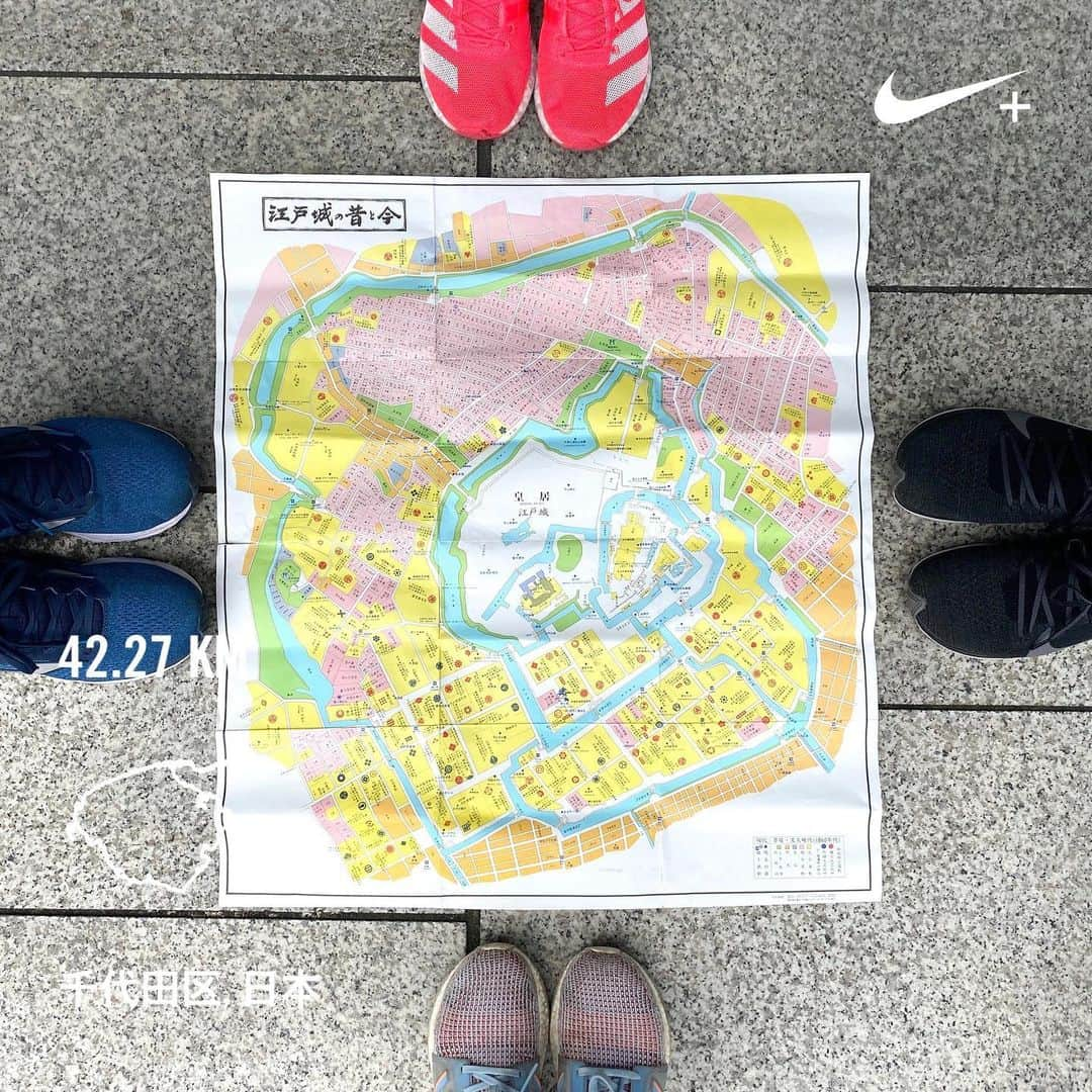 run+さんのインスタグラム写真 - (run+Instagram)「#外堀 を 中心に走って巡って42.27㎞  #おもてなしランナー 先輩 @rie_05251 りえさん、林さんのガイドで #外堀ラン  素敵なナビとガイドで外堀のあれこれ💭 外堀ランじゃなければ通らない場所や 歴史を感じる外堀と近代的な首都高のミスマッチなハズなのにそれが今の日常に溶け込んだ感じに😍  そして初の赤坂迎賓館！ いつも高ーい柵の外から見ていた迎賓館に入れて😍😍 当時まだ認められていなかった日本を西洋建築で華やかに彩り技術力の高さをアピールするために。 兜や剣など所々に入った日本らしさが当時のもどかしい気持ちを想うと何とも… 目に焼き付けておきたい色あせない美しさ✨  そしてゴール後は Tシャツ寄付にランボーイランガールに🏃🏻‍♀️  #走ることでできること #走ることが誰かのために #RunForSmile  #走れるって幸せ　#走れるって当たり前じゃない #ラン #ランニング #RUN #running #ゆるラン #街ラン #街RUN #ランナーさんと繋がりたい #ランニング女子 #GARMIN #ナイキ #ハシリマスタグラム  #Runday #RunLovesLife #runstagram  #igランナーズ #igランナーズと繋がりたい #ig絆ランナーズ #第4回ig絆マラソン  #街ラン #街RUN @runplus #aday」7月13日 12時38分 - runplus