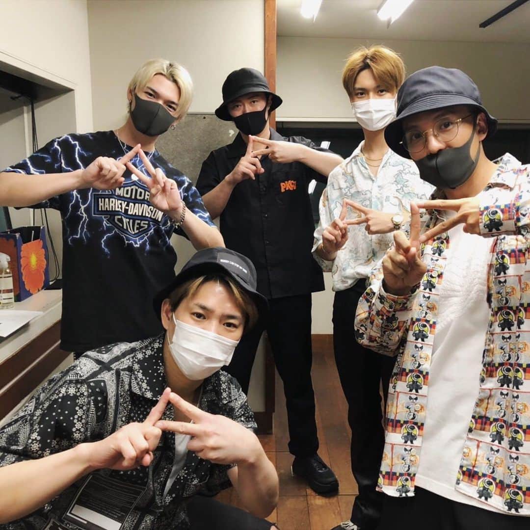 のインスタグラム：「#Lラジ 明日からはDEEP SQUADの会です✨是非お聴きください😊✨@deep_squad_official  次はタカと涼樹君も是非✨  ◆LDH PERFECT YEAR 2020 RADIO ネット局一覧◆  ・AIR-G’　(土)20時30分～20時55分 ・FM青森　(水)20時00分～20時30分 ・FM岩手　(土)19時00分～19時30分 ・Date fm　(土)28時00分～28時30分 ・ FM秋田　(土)18時00分～18時30分 ・ FM山形　(日)19時00分～19時30分 ・ ふくしまFM　(火)21時30分～21時55分 ・ TOKYO FM　(土)12時30分～12時55分 ・ FM GUNMA　(木)21時00分～21時30分 ・Radio Berry　(火)21時30分～21時55分 ・FM新潟　(金)21時30分～21時55分 ・FM長野　(土)19時30分～19時55分 ・FM福井　(土)27時30分～28時00分 ・@FM　(水)20時30分～21時00分 ・FM岐阜　(日)18時30分～18時55分 ・FM三重　(土)11時00分～11時30分 ・FM滋賀　(月)20時00分～20時30分 ・FM OH！　(日)18時30分～18時55分 ・Kiss FM KOBE　(土)24時00分～24時30分 ・FM山陰　(日)26時00分～26時30分 ・FM岡山　(土)18時25分～18時55分 ・広島FM　(土)20時00分～20時30分 ・FM山口　(土)18時30分～18時55分 ・FM香川　(土)19時30分～20時00分 ・FM徳島　(土)18時00分～18時30分 ・FM高知　(土)19時30分～20時00分 ・FM佐賀　(土)24時30分～24時55分 ・FM長崎　(日)18時00分～18時30分 ・FM熊本　(水)20時00分～20時30分 ・FM大分　(月)21時30分～21時55分 ・FM宮崎　(木)21時30分～21時55分  ※OAスケジュールは変更の可能性もあります。詳しくは各放送局のHPをチェックしてください。 ※スマホアプリ『JFN PARK』をダウンロードすれば、無料で上記ネット局の放送をリアルタイム聴取可能です。 ※特別番組、災害などの臨時対応によりやむを得ず、変更・中止になる可能性もございます。 あらかじめご了承ください。」