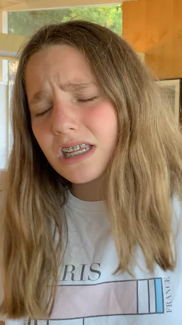 メアリー・マコーマックのインスタグラム：「From the legendary @jonimitchell via the incredible @jamesblake. Rosie has loved this song since before she knew what it meant to drink a case of you. #sundaysoundswithrosie #acapella #musichelps」