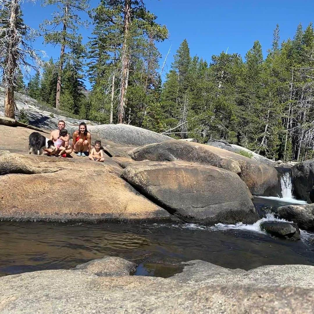 アンドレア・フエンテスさんのインスタグラム写真 - (アンドレア・フエンテスInstagram)「Nature: “Andrea meet paradise, paradise meet Andrea” 💦thank you @xeroshoes for protecting my feet and make feel barefoot at the same time!」7月13日 12時48分 - andreafuentes83