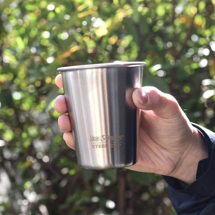 のインスタグラム：「. 丈夫で安全 長く使える環境に配慮した「スチールカップ（クリーンカンティーン）」。 . 18-8ステンレスを使用しているので、風味を変えることもなく、臭い移りもほとんどありません。 そのため、コーヒー、ビール、ミルク、スムージーはもちろん、酸性物質にも強いのでワインやトマトジュースなどでも気にせずお楽しみいただけます。 . また、耐久性に優れているので、キャンプやバーベキュー、野外イベントなどでも気軽に使えるのも嬉しいところです。 . . ▼詳細はプロフィールのリンクからご覧いただけます。 → @freedesign_jp . 【取扱店舗】 #フリーデザインオンラインショップ . #クリーンカンティーン #KleanKanteen #スチールカップ #steelcup #カップ #cup #コップ #キャンプ #アウトドア #バーベキュー #camp #BBQ #生活雑貨 #暮らしの道具 #暮らしを楽しむ #シンプル #freedesign #フリーデザイン #ライフスタイルショップ #暮らし #シンプルライフ #雑貨店 #zakka #雑貨屋 #インテリアショップ」