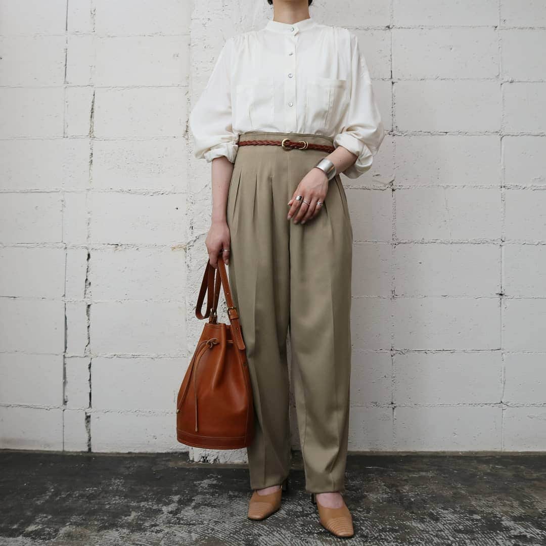 吉祥寺 古着屋 Orfeoのインスタグラム：「2020/7/13  #orfeo #kichijoji #tokyo #vintage #used #fashion #coordinate #outfit  新型コロナウィルス感染拡大防止策を徹底した上で営業をしております。 マスクの着用、入店時にアルコールでの消毒をお願いいたします。  お問い合わせはインスタグラムのプロフィール掲載のメールアドレスにお願いいたします。 コメント、DMでのお問い合わせは受け付けておりませんのでご了承ください。」