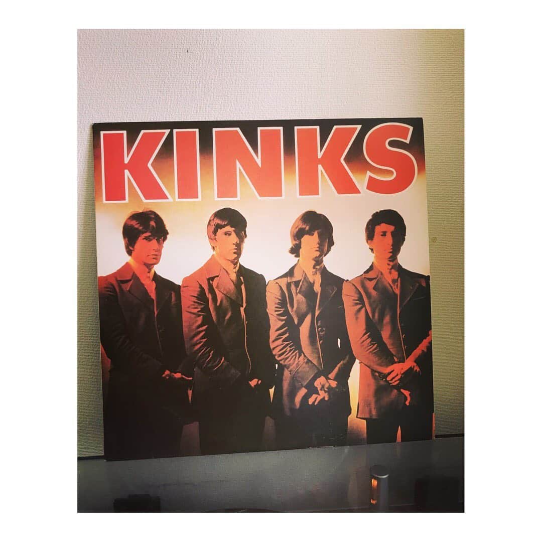 林幸治さんのインスタグラム写真 - (林幸治Instagram)「Kinks ‎– Kinks  side1 がB面、side2がA面？の1983年の日本盤、キンクスの1st。  #vinyl #1964 #kinks #1983 #japanesereissue #nowspinning」7月13日 13時02分 - tct_koji_hayashi
