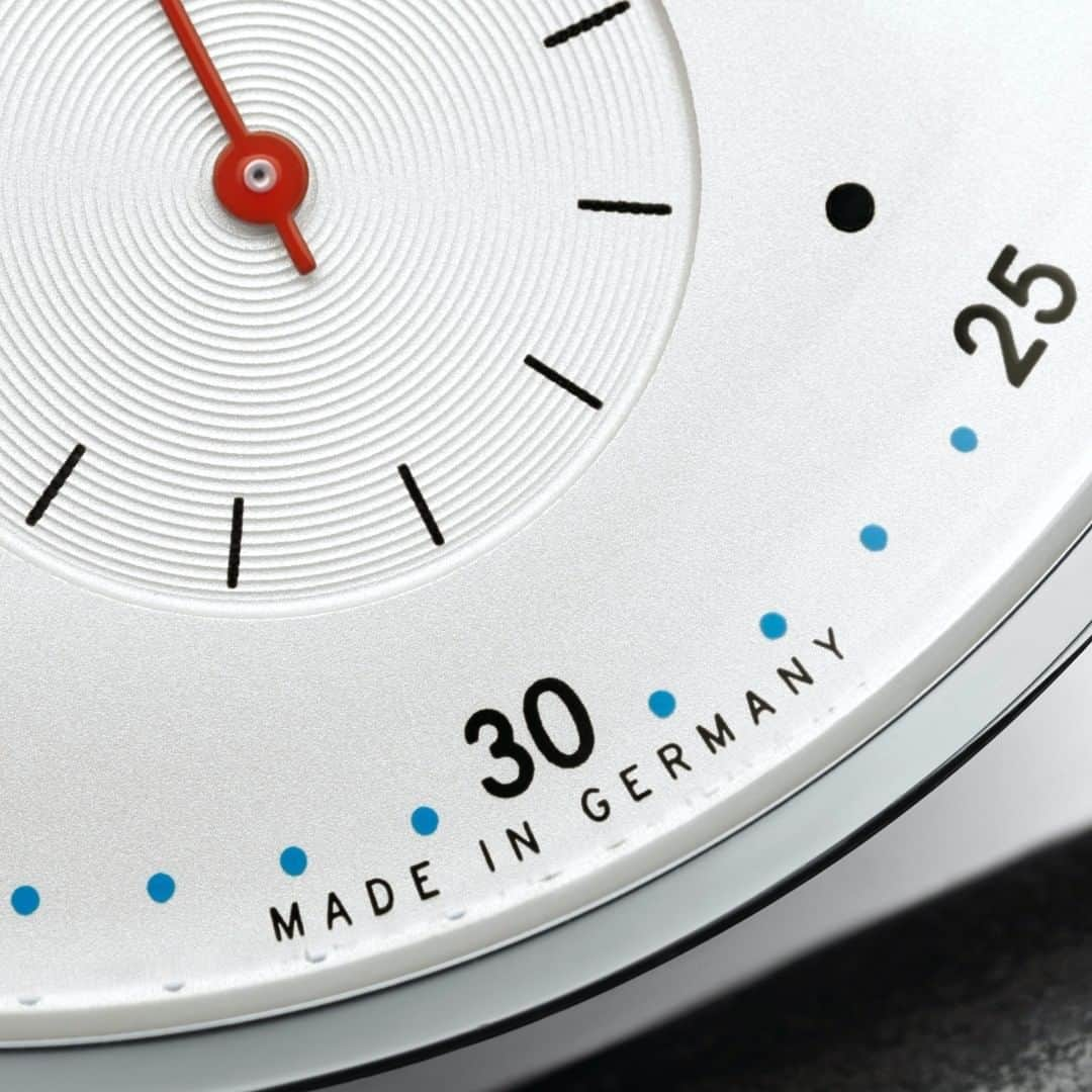 ノモスさんのインスタグラム写真 - (ノモスInstagram)「We're not going easy on you this Macro Monday—but keen NOMOS fans will recognize these minute markers. Which watch is it this time?   #nomos #nomosglashuette #macro #macromonday #watchesofinstagram」7月13日 18時56分 - nomos_glashuette