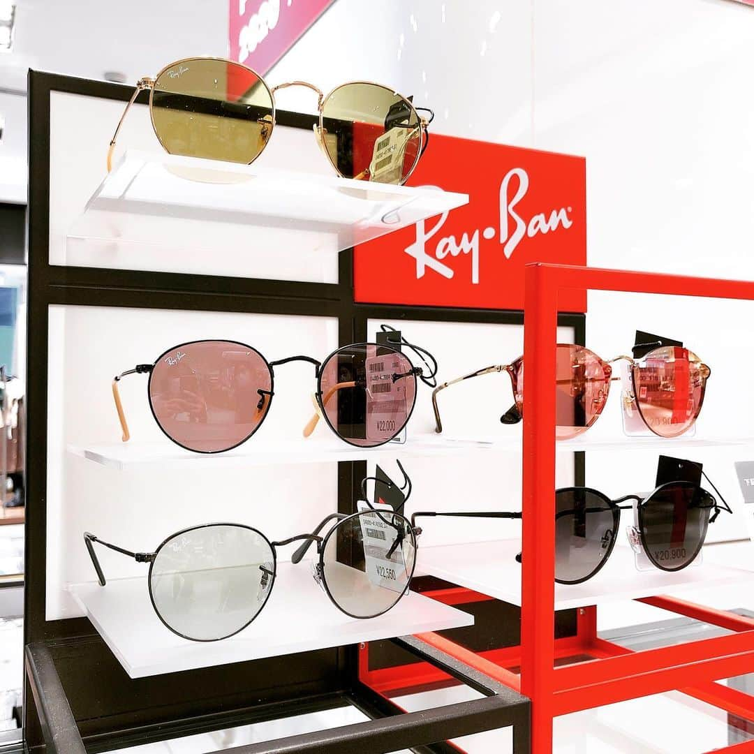 名古屋パルコさんのインスタグラム写真 - (名古屋パルコInstagram)「【POP UP SHOP】西館1階に「KIKUCHI SUNGLASSES POP UP 2020」が本日オープン😎🎉﻿ ﻿ 梅雨が明けるまでもうすこし🌞✨﻿ お気に入りの1点と夏を迎えませんか？﻿ ﻿ 流行のライトカラーサングラスから定番モデル、木村拓哉さんモデルまで、いろんなタイプをご用意していています🤗﻿ ﻿ 開催期間:7月13日(月)〜7月26日(日)﻿ 取り扱いブランド:Ray-Ban, POLICE, FURLA﻿ ﻿ ﻿#サングラス #夏 #マストアイテム #キクチメガネ #kikuchi_np #rayban #レイバン #policelifestyle #ポリス #police #furla #フルラ ﻿ #名古屋パルコ #名古屋PARCO #nagoyaparco #名古屋 #nagoya #栄 #矢場町」7月13日 13時35分 - parco_nagoya_official