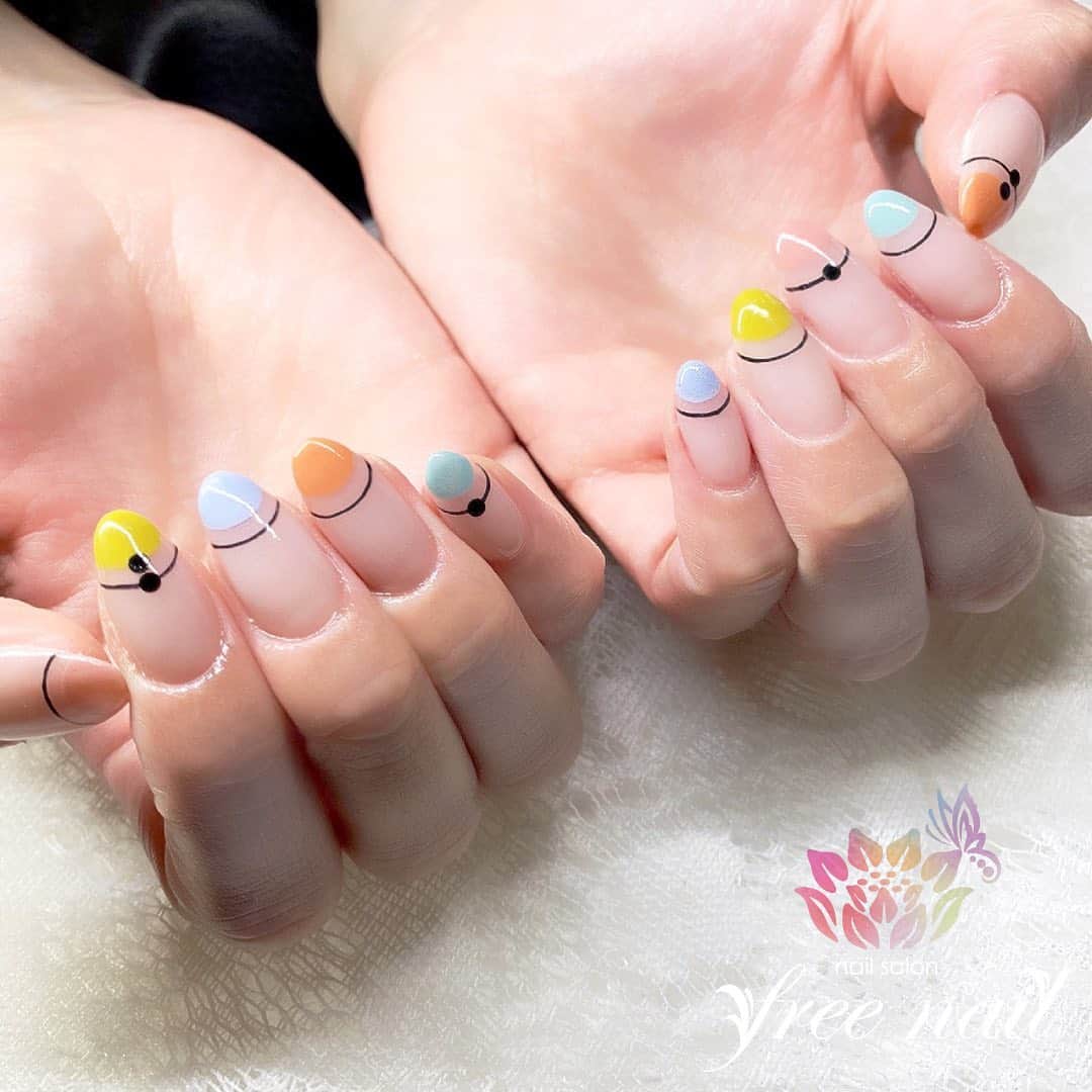free nail フリーネイルのインスタグラム：「. お客様ネイル💅🏻🌞 . デザインフレンチネイル🌜✨ . 大人ポップ🍭✨ . ご来店ありがとうございました🙇🏻‍♀️🙇🏻‍♀️🙇🏻‍♀️💗 . #ネイルアート #ジェルネイル #ネイルサロン #大阪ネイルサロン #ネイルデザイン #ネイルチェンジ #フレンチネイル #デザインフレンチ #カラフルネイル #配色ネイル #ヌーディーネイル #ピンクネイル #シンプルネイル #大人ネイル #デザインネイル #トレンドネイル #おしゃれネイル #夏ネイル #summernails #nailsart #nailsdid #美甲 #日式美甲 #日式美甲胶 #日本美甲师 #日本美甲老师 #美甲上课 #日本胶 #フリーネイル #freenail」