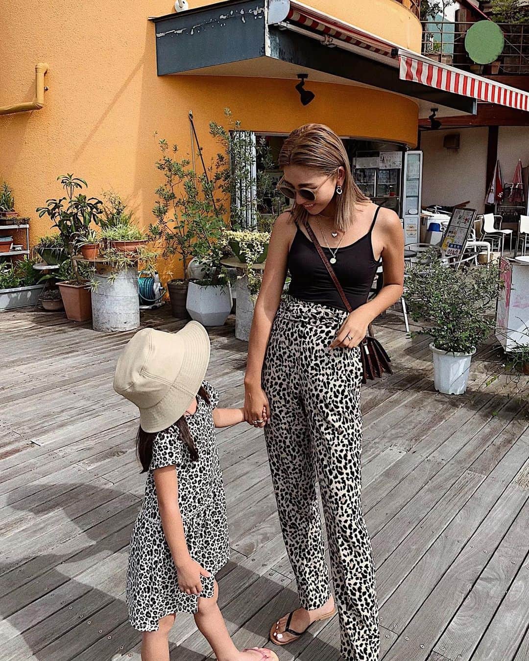 のインスタグラム：「. 𝙻𝚎𝚘𝚙𝚊𝚛𝚍 🐆🖤 ちなみに私のバケハとられた👧🏻 #6歳」
