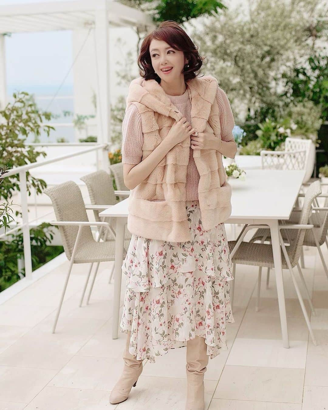 麻生あくらさんのインスタグラム写真 - (麻生あくらInstagram)「Mood🐬🐠🌈🌸☀️  Akurarobe  Pink mink vest w/hood 👚 Back ribbon pullover 🎀 Pink flower tiered skirt👗  #akurarobe#akurarobefur#fashion#fur#realfur#mink#sustainablefur#design#designer#アクラローブ#リアルファー#お洋服#デザイナー#曽田天倉#展示会#三越#三越伊勢丹#三越日本橋本店」7月13日 14時17分 - akura_akura