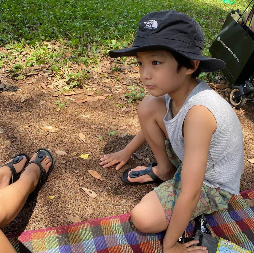 ayakoさんのインスタグラム写真 - (ayakoInstagram)「❤︎ 昨日は久々に晴れて @makincoa さん親子と公園へ 水鉄砲してシャボン玉して 青空の下でご飯食べて 疲れたけど気持ちもスッキリ😊 * * ❤︎ #双子#fashion#coordinate#ootd」7月13日 14時30分 - ayaya315