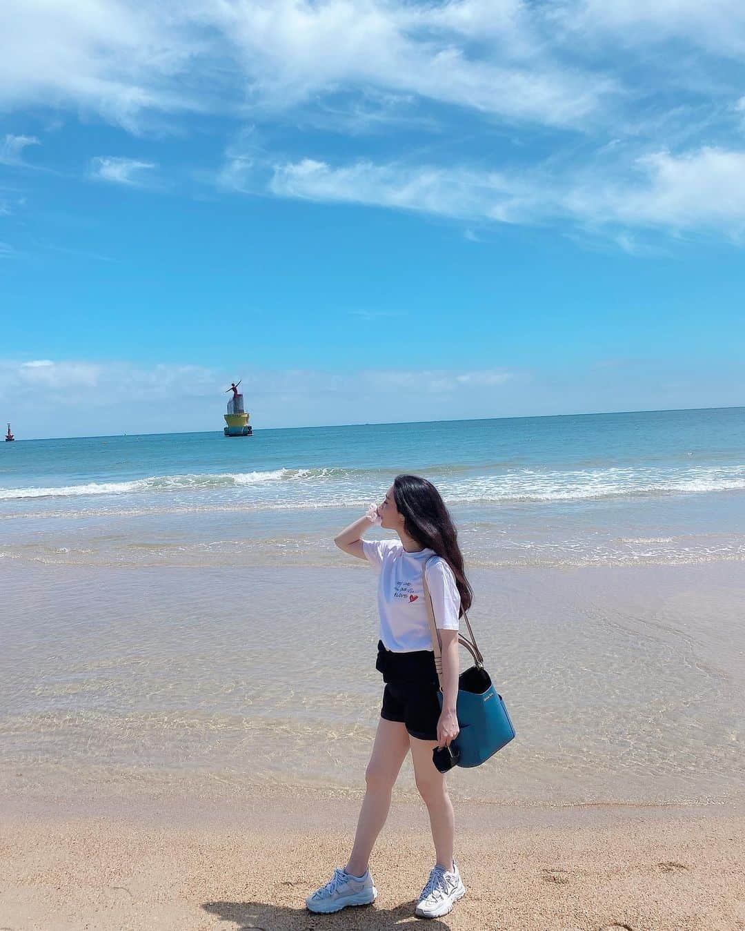 ティア さんのインスタグラム写真 - (ティア Instagram)「Missing the blue ocean 🤍💙😇」7月13日 14時53分 - tia_0315