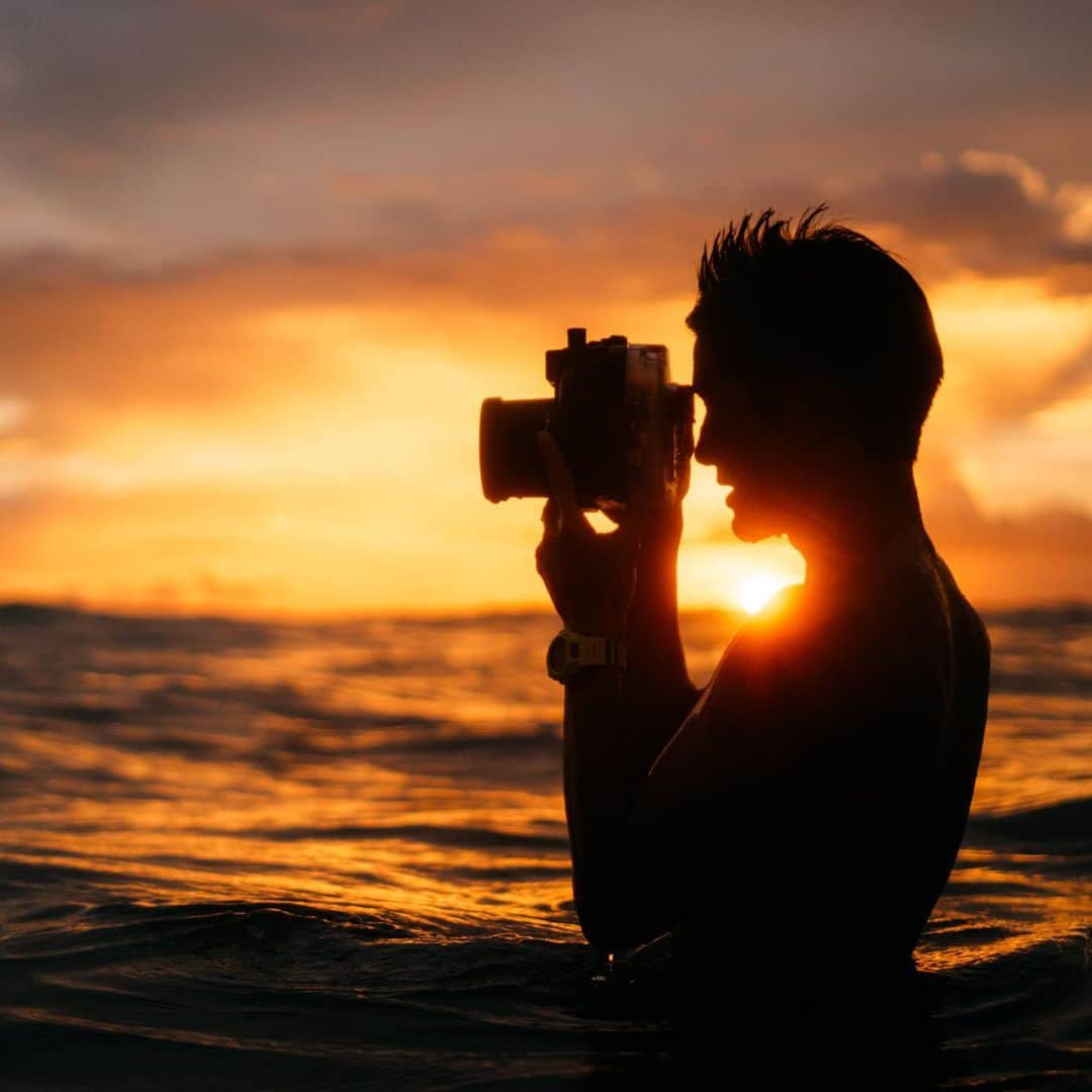 八代健のインスタグラム：「slow down and enjoy the simple pleasure in nature #sunset #nature  #sea #khaolak #surfphotography #surf . 📷 @onedayasurfer」