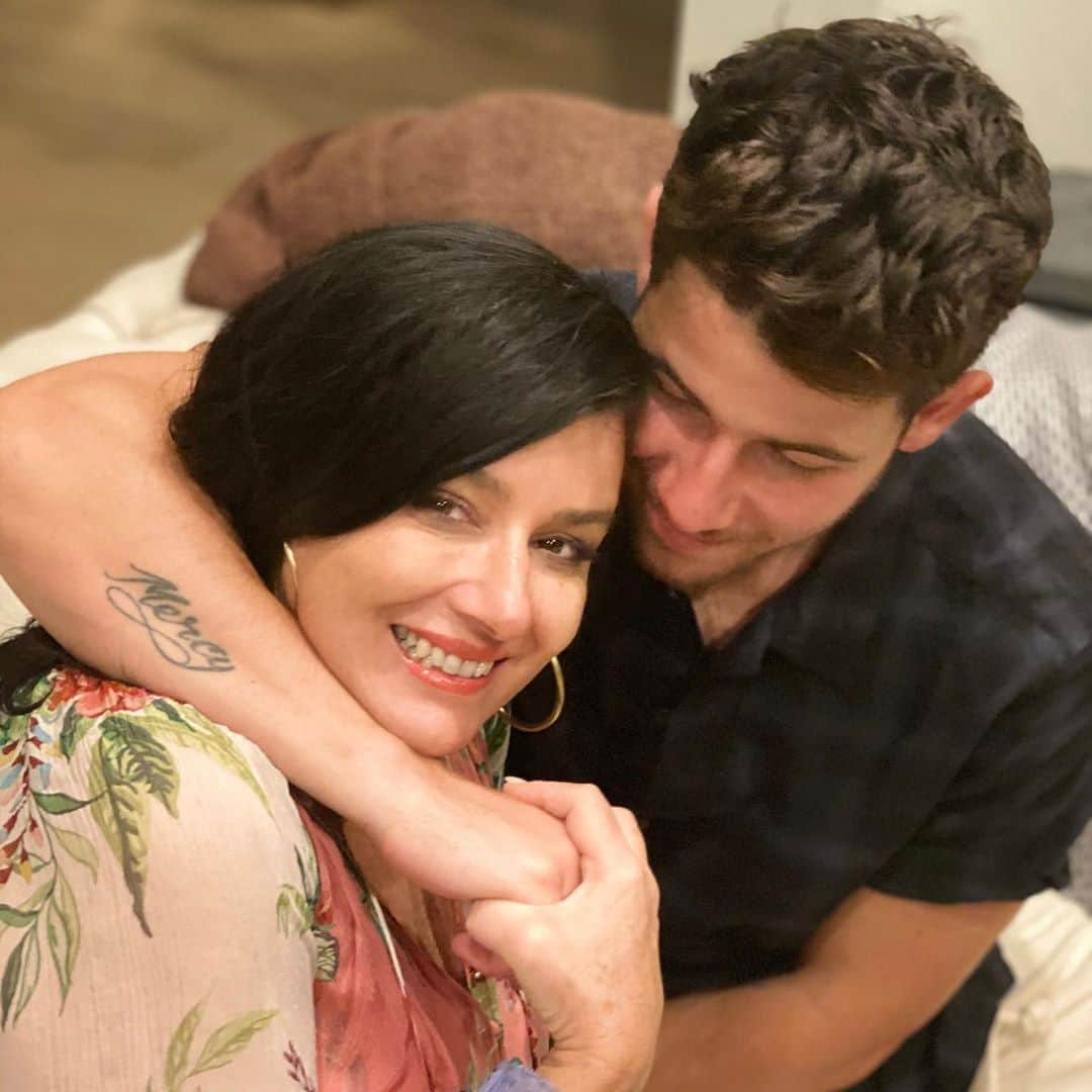 ニック・ジョナスさんのインスタグラム写真 - (ニック・ジョナスInstagram)「Love you mom. Happy birthday! 🎂」7月13日 16時13分 - nickjonas