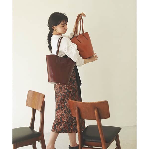 TOPKAPI / トプカピさんのインスタグラム写真 - (TOPKAPI / トプカピInstagram)「  《TOPKAPI TREASURE》     2020f/w PRE order gloss leather bucket bag ¥19,800（in tax）  @topkapi_official   #bag#2020aw#topkapi_bag#autumn#winter#fashion#japan#topkapi#トプカピ#topkapi_bag」7月13日 16時18分 - breath_official_