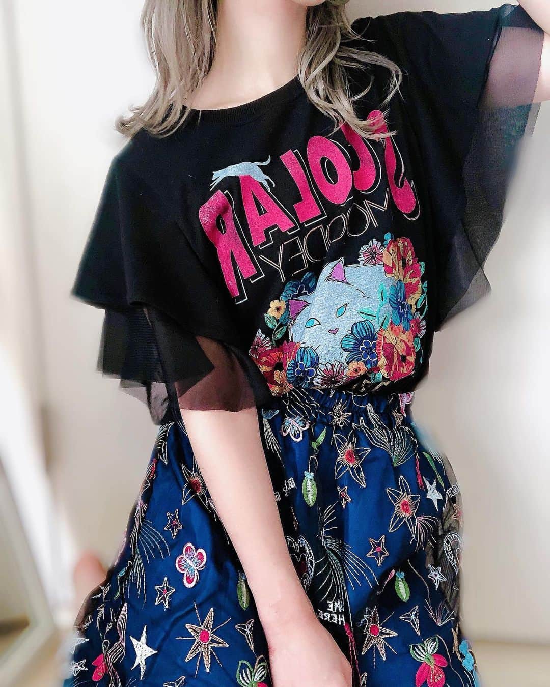 朝日奈丸佳さんのインスタグラム写真 - (朝日奈丸佳Instagram)「スカラーのTシャツめっちゃ可愛いの 猫ちゃん🐾🐾🐾🐾  スカートもスカラーちゃん。 派手派手だいすき。  そろそろ髪染めようかなっ  #スカラーちゃん親衛隊  #scolar」7月13日 16時18分 - madoka_maru_hina