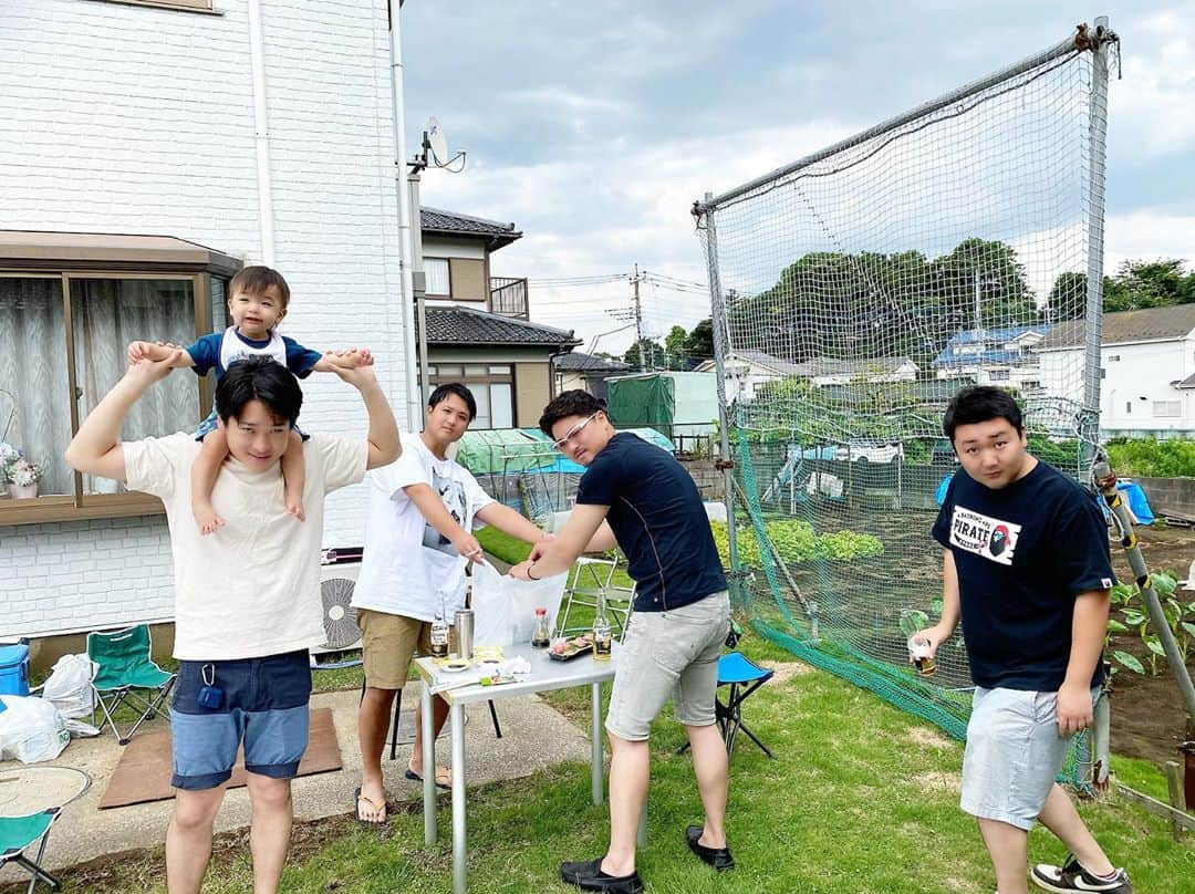 Momoeのインスタグラム：「. .  ただ丸家BBQの記録⭐️ ＋ただパパ、ただママ、 えいじたん、らむたん🐕🐾 . . #happy #家事 #育児 #family #家族 #boy #smile #男の子 #息子 #code #love #lucky #kids #子供 #thankyou #宝物 #ベビー #fashion #follow #心 #縁 #パパ #ママ #家族写真 #男の子ママ #赤ちゃん写真 #photo #子育て #1歳 #flower」