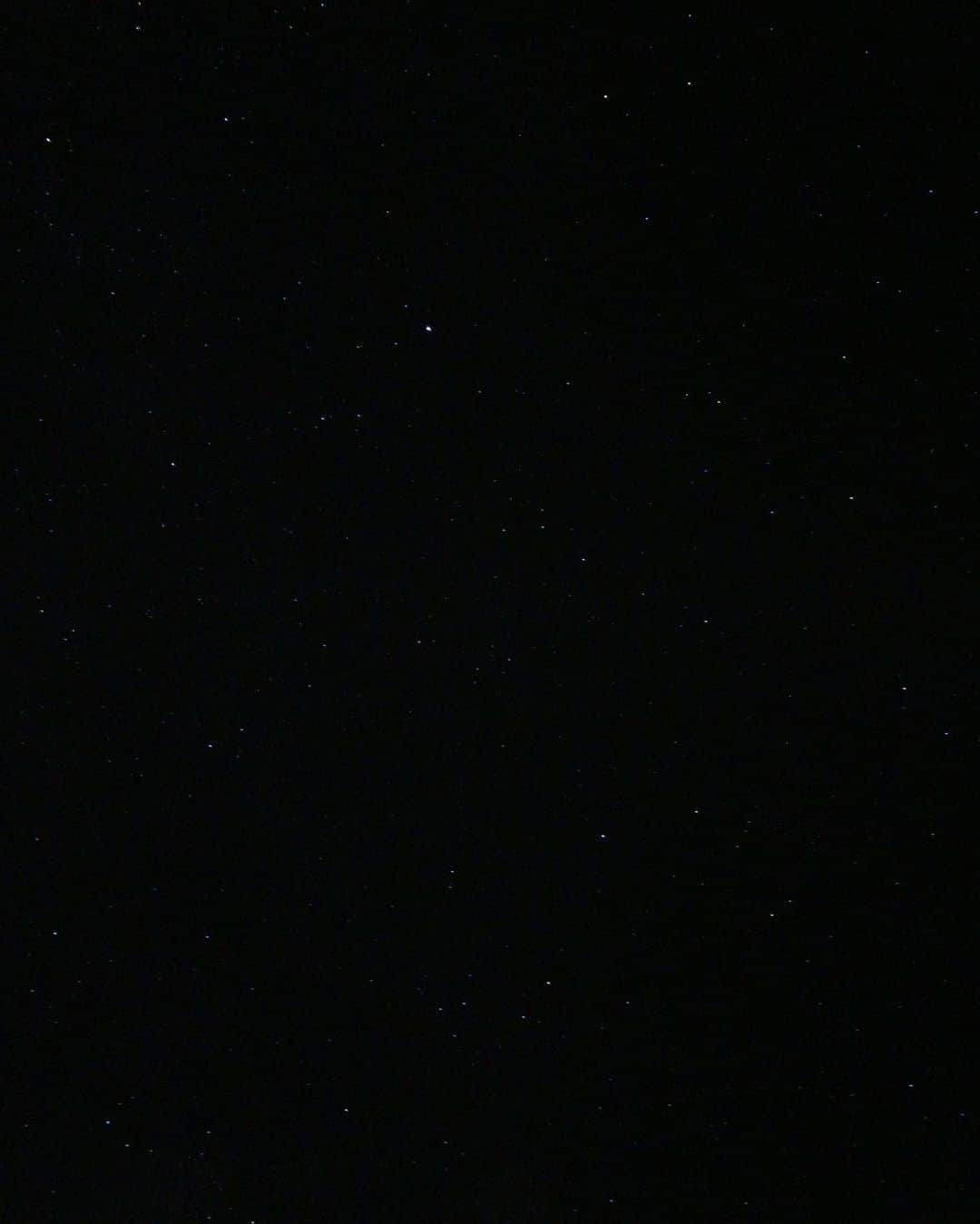 イアリサのインスタグラム：「満点の星空の中 Moon Riverを聞いたよ🌙 @aya_dream04  . #カメラで星空を撮りたすぎる余り外に急いで向かってたら廊下にあった目隠し板に勢いよくぶつかったあやちゃんを見てひっくり返るほど爆笑した #真っ二つに割れちゃうんじゃないかってくらいのスピードで突っ込んでいった #暗闇で静かに痛み狂う高本 #夜中手前の時間だったし静かにしなきゃいけないから暗闇で笑い堪えなきゃいけない拷問さ #そんな自分の中心ラインがぶつかることないよってくらいど真ん中のラインでぶつかってた #危ないと言うこともできないくらいのスピード事故 #あんなのハリウッド映画の人でも絶対できない最高傑作 #外に出ても一生爆笑してて星どころじゃなかった #笑い涙で星が見えない #その前の日も電話受けて立ち上がろうとした瞬間に椅子からコケて床に転がってんのに電話で話してた #私よく彼女の痛いぃっていう言葉聞く #だから最近の私は絆創膏を常に財布に入れておくようになった #忘れられない星空の夜 #星空今の私は毎日見れないから1つ1つの星空に思い出がある」