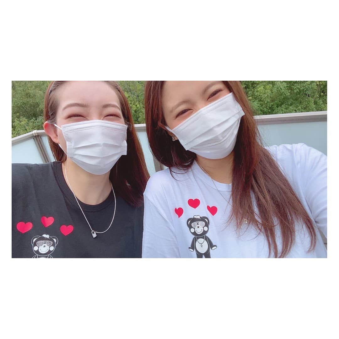 足立梨花さんのインスタグラム写真 - (足立梨花Instagram)「りまっちとお揃い🥳💓﻿ ﻿ りまっちがモデルしてたTANTA®︎( @tantaclothing )のTシャツ！！！﻿ そしてネックレスもサンダルも指輪も🥰﻿ お揃いたくさん！﻿ これからも増やすね笑笑﻿ ﻿  #りかりま #西崎莉麻 #TANTA #おそろコーデ」7月13日 16時55分 - adacchee