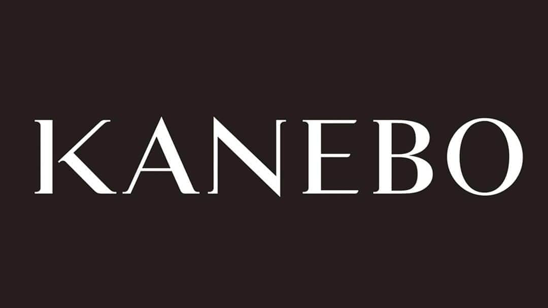 KANEBO OFFICIALのインスタグラム：「. I HOPE. 生きるために、化粧をする。  化粧なんて何のためにするのだろう、と言う人がいる。 化粧で喉は潤せないし、 お腹だって満たせない。 それでも、わたしたちは化粧をする。 美しさのため？ 誰かのため？ あなたは、何のために化粧をする？  #IHOPEKANEBO #KANEBO」