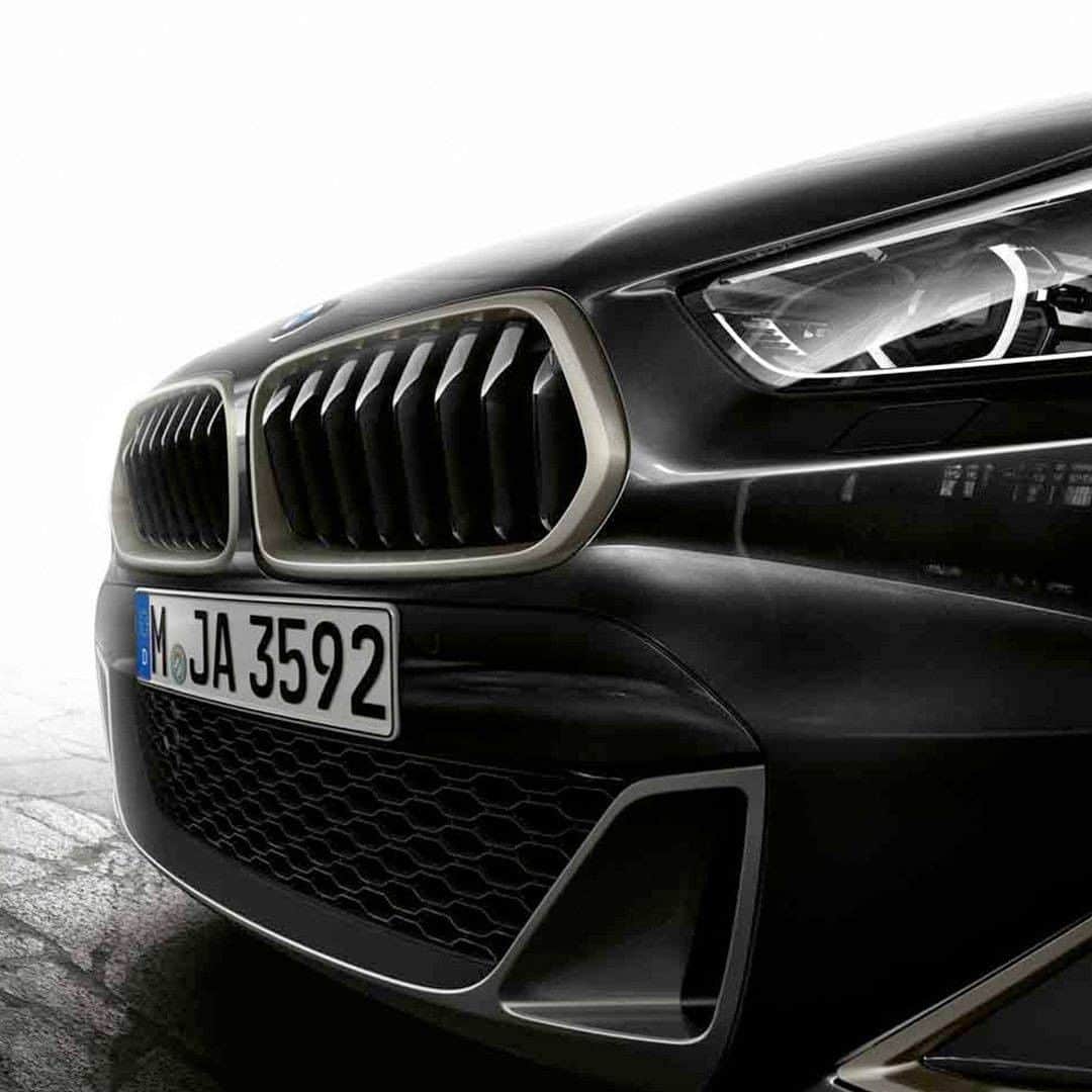 BMW Japanさんのインスタグラム写真 - (BMW JapanInstagram)「羨望の視線の中を、駆けぬける。みなぎる自信。あふれるオーラ。  . BMW X2 M35iはかつてないドライビング・ダイナミクスの領域へといざなう。 . その心臓部にはMの技術が息づく初めての直列４気筒パワー・ユニットを搭載し、サーキットで磨かれたMのポテンシャルをあらゆる瞬間にドライバーに体感させ、かつてない昂奮と愉悦へ導くのです。 . @bmwjapan アカウントトップのURLをタップして、公式サイト内のモデル紹介ページより詳細をご覧いただけます。 . #THEX2 #BMWM #BMW #BMWJapan #駆けぬける歓び」7月13日 17時00分 - bmwjapan