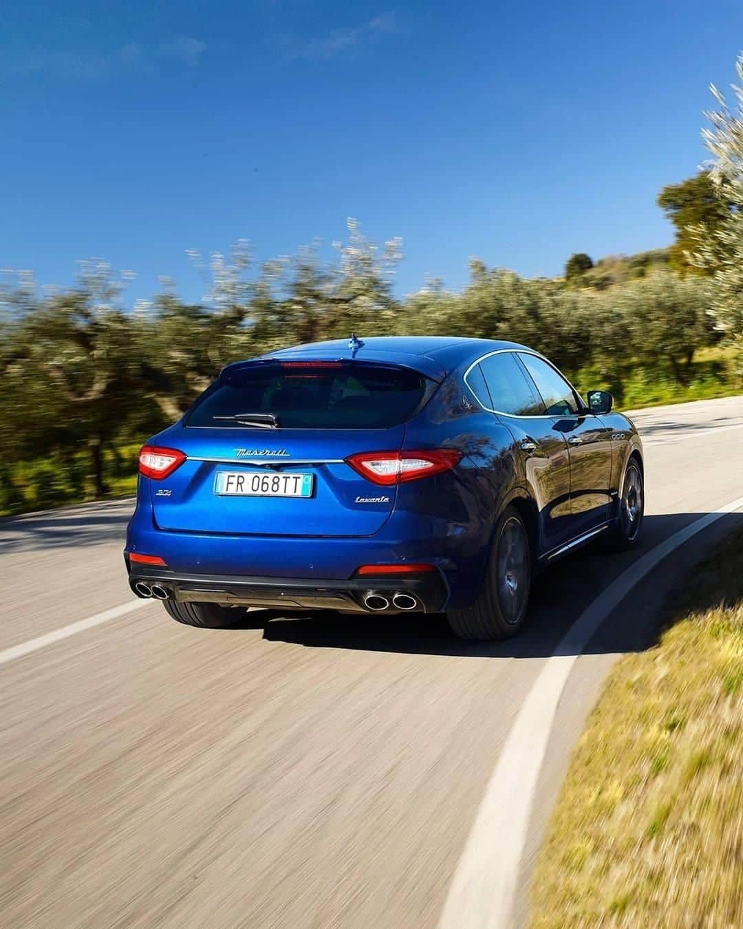 Maserati Japan | マセラティ ジャパンのインスタグラム：「穏やかな風は、突如として強風となる。レヴァンテはこの風に似て、完璧に統制されたその走行性の中に、圧倒的な加速性能を誇ります。  #Maserati #マセラティ #MaseratiJapan #マセラティジャパン #Levantetrofeo #レヴァンテトロフェオ」