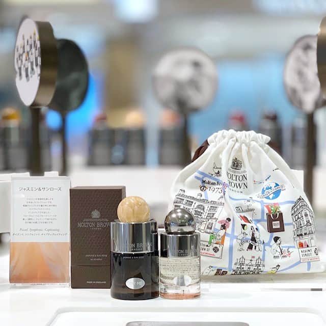 のインスタグラム：「MOLTON BROWN PICK UP COLLECTION At 7F HANKYU BEAUTY #Hankyu #HANKYUMODE #umedahankyu #阪急うめだ本店 #うめだ阪急 #阪急百貨店 #osaka #umeda #mode #MOLTONBROWN #モルトンブラウン #hankyubeauty限定 #オードトワレ #オードパルファン #ハンドウォッシュ #ハンドローション #シャワージェル #アロマリード #ハンドクリーム」