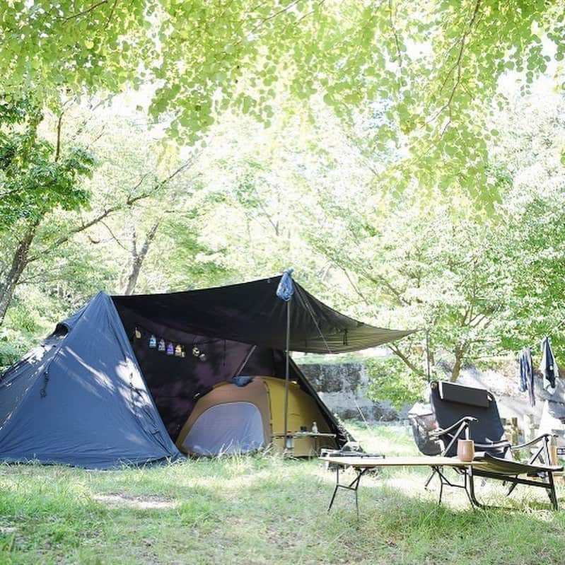 キャンプ情報サイト［ランタン］さんのインスタグラム写真 - (キャンプ情報サイト［ランタン］Instagram)「CAMP SMILE STYLE ／ 高原に映えるガレージブランドのオンリーワンキャンプ ＼ いろんなキャンパーのキャンプスタイルを現地取材と一般キャンパーからの投稿で数多く掲載してます。 . . 詳しくは @lantern.camp webサイトをご覧ください . . #camp #camping #outdoor #travel #trip #lantern_smile #nature #キャンプ #キャンプ用品 #アウトドア #テント #自然 #旅行 #キャンプ初心者  #キャンプ好きな人と繋がりたい #キャンプスタイル #Morankiv #モーラナイフ」7月13日 17時06分 - lantern.camp