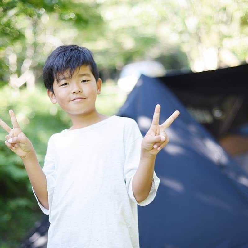 キャンプ情報サイト［ランタン］さんのインスタグラム写真 - (キャンプ情報サイト［ランタン］Instagram)「CAMP SMILE STYLE ／ 高原に映えるガレージブランドのオンリーワンキャンプ ＼ いろんなキャンパーのキャンプスタイルを現地取材と一般キャンパーからの投稿で数多く掲載してます。 . . 詳しくは @lantern.camp webサイトをご覧ください . . #camp #camping #outdoor #travel #trip #lantern_smile #nature #キャンプ #キャンプ用品 #アウトドア #テント #自然 #旅行 #キャンプ初心者  #キャンプ好きな人と繋がりたい #キャンプスタイル #Morankiv #モーラナイフ」7月13日 17時06分 - lantern.camp