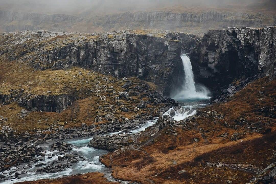 National Geographic Travelさんのインスタグラム写真 - (National Geographic TravelInstagram)「Photo by Matt Borowick @mborowick  While traveling along Route 939, which is a mountain pass called Oxi Pass, you drive past a series of cascading waterfalls culminating at Folaldafoss. This is the last time the water falls before reaching the ocean. This route is accessible with two-wheel-drive vehicles, but I would be extremely careful, as it can be treacherous in the rain. Follow @mborowick for more pictures like this. #iceland #waterfall #travel #nature #explore」7月13日 17時08分 - natgeotravel