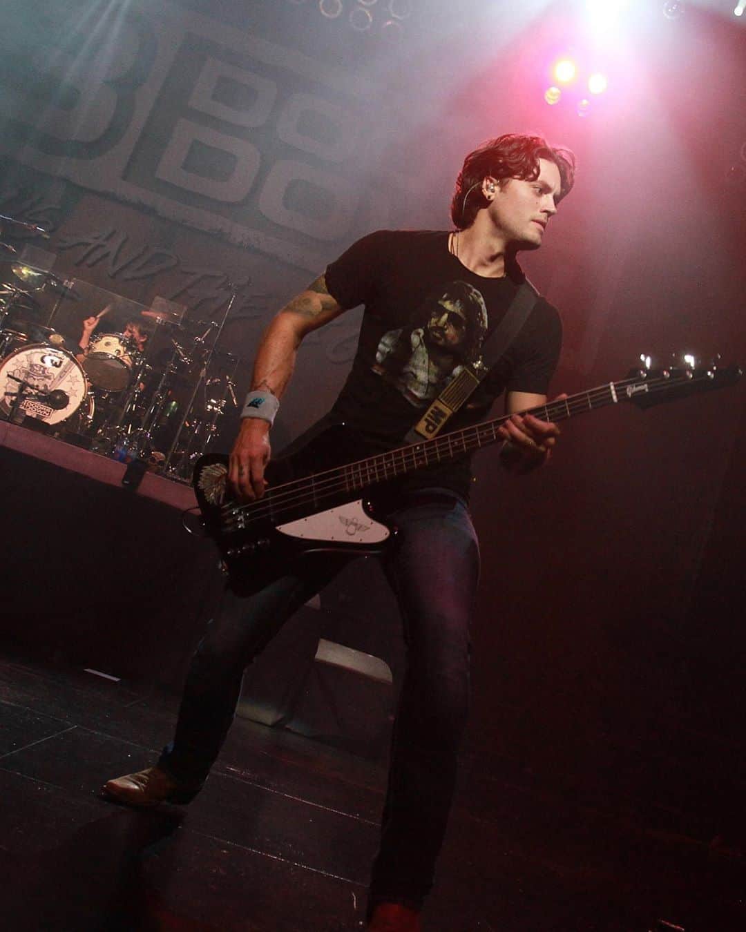3 Doors Downのインスタグラム：「Happy Birthday, @justin3doorsdown! Give him some birthday love in the comments ⬇️」